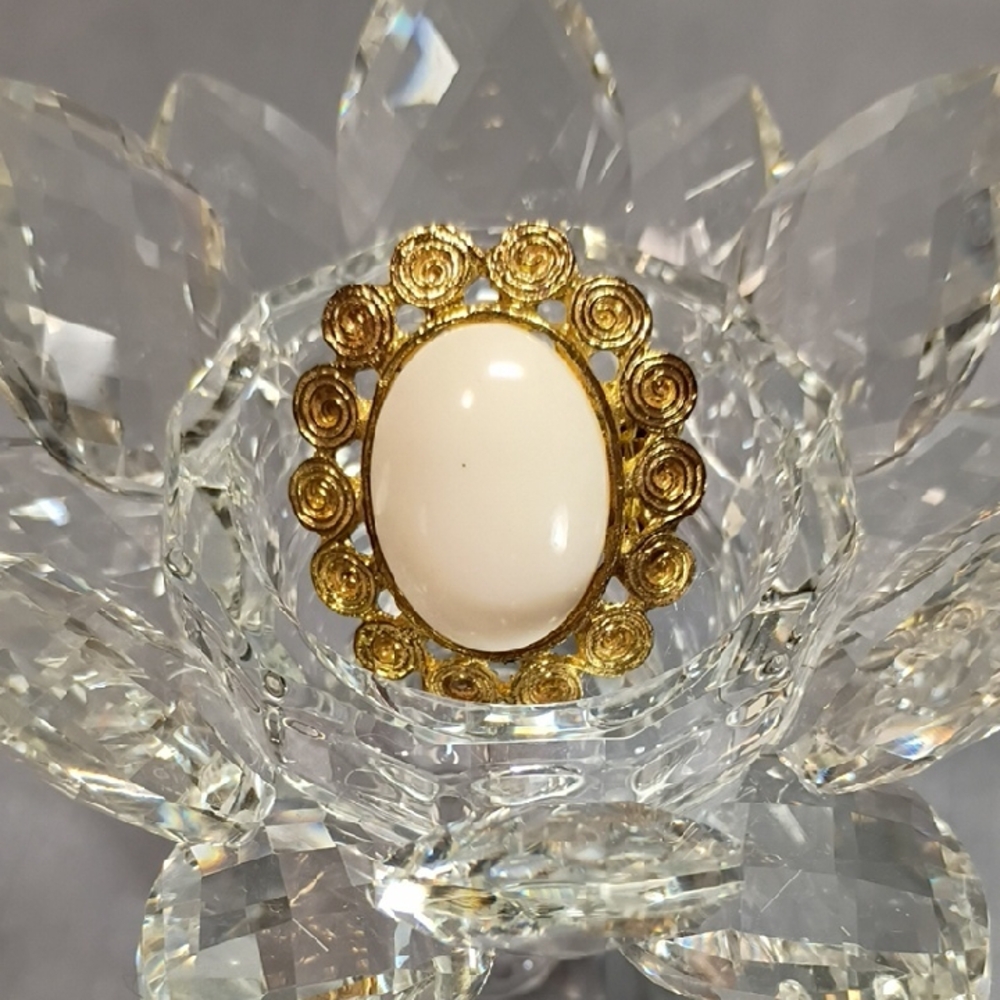 Elegant Gold and Cream Expandable Women's Ring